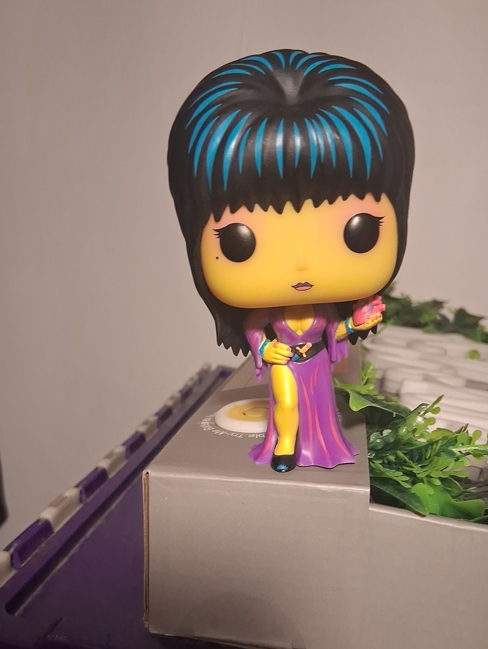 Blacklight Funko Elvira Collectable  Figurine